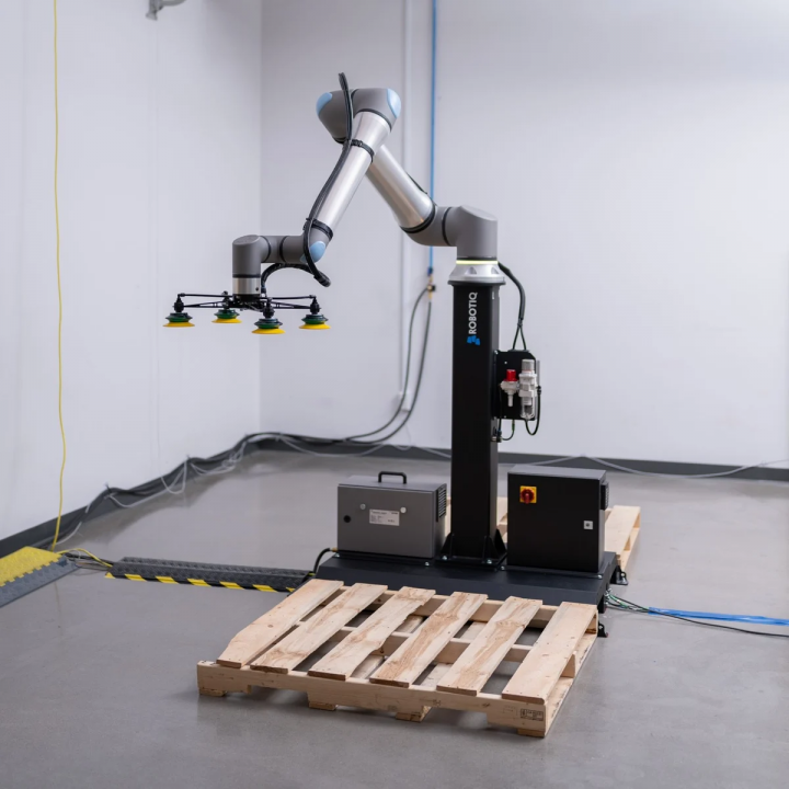 Universal Robots palettázó robot rendszer